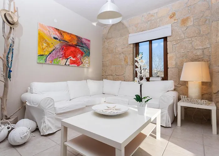 בית נופש Pure White Elani *